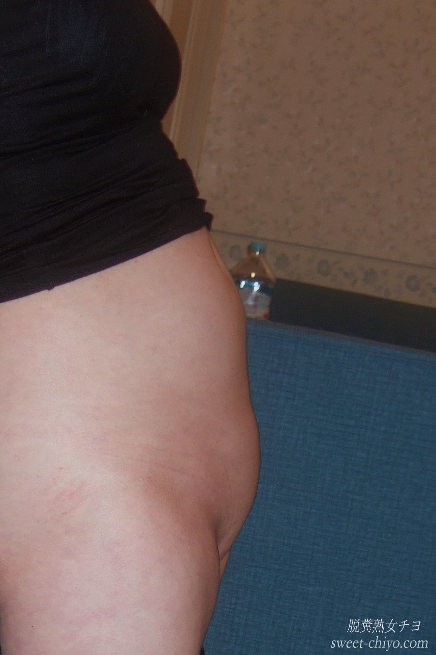 恥骨を突き出す熟女